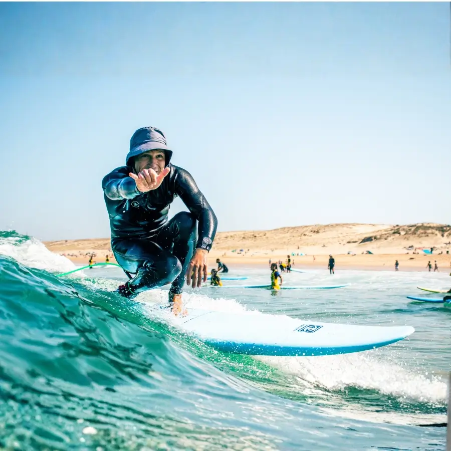 Surfcoach in der Welle